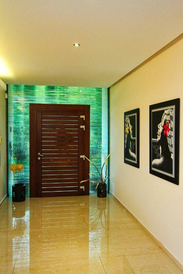 Aerides Luxury Villa Palaiontsiflikion Bagian luar foto