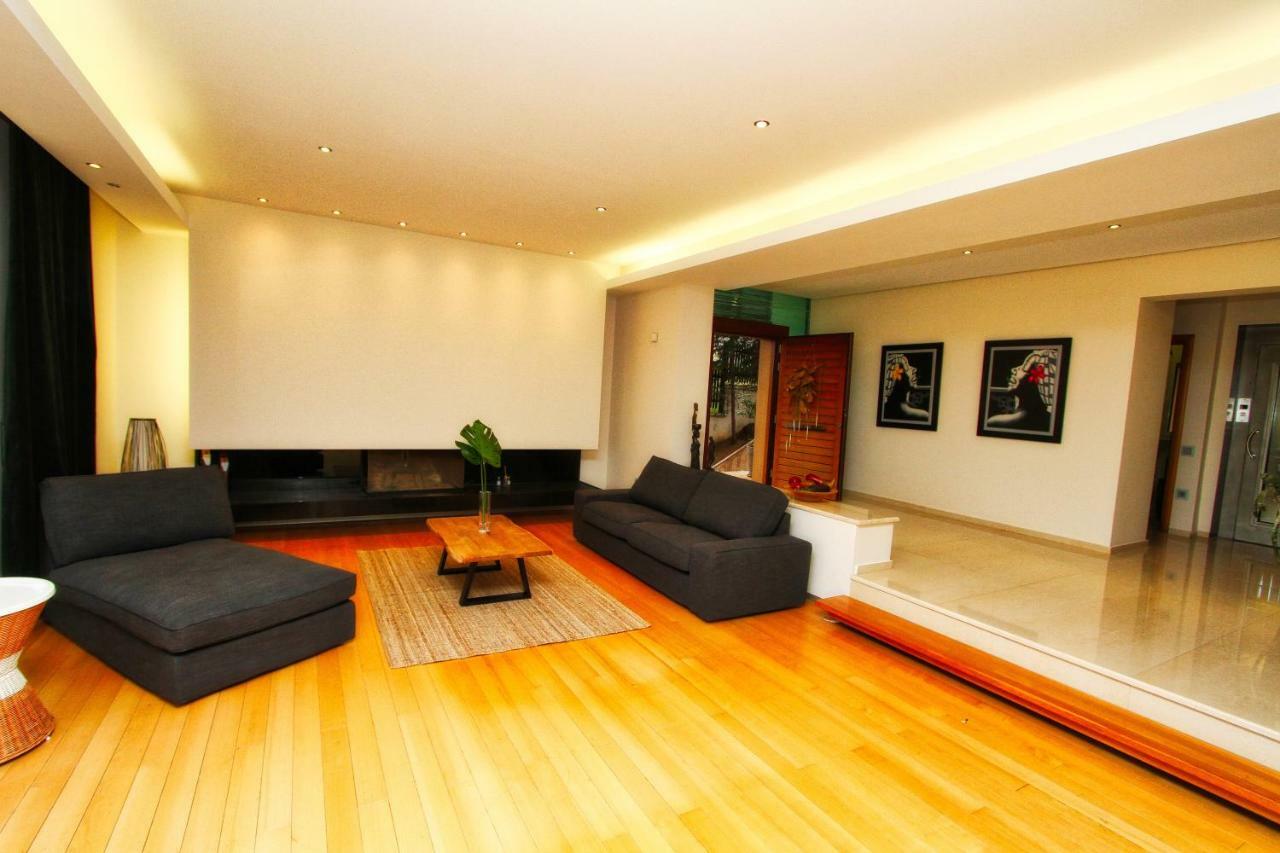 Aerides Luxury Villa Palaiontsiflikion Bagian luar foto